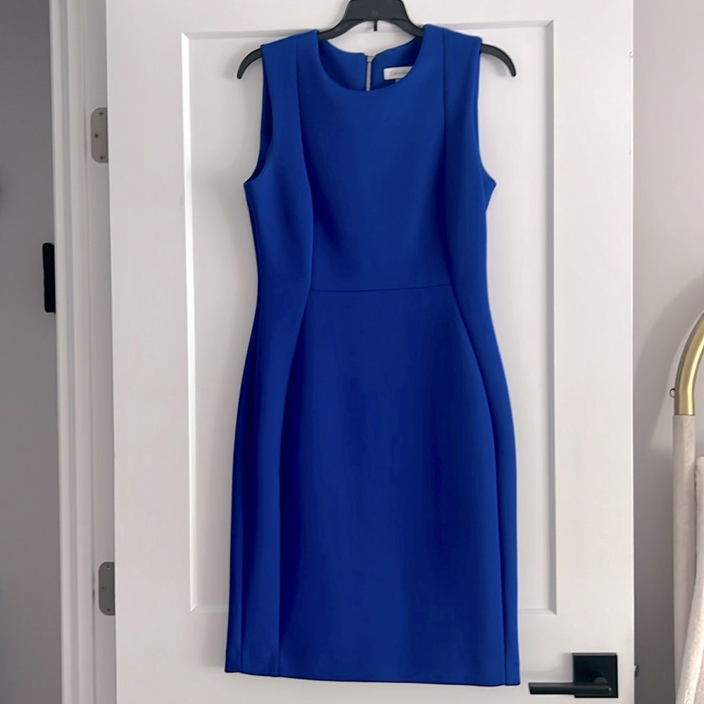 Calvin Klein. Sheath dress. Flattering fit.
